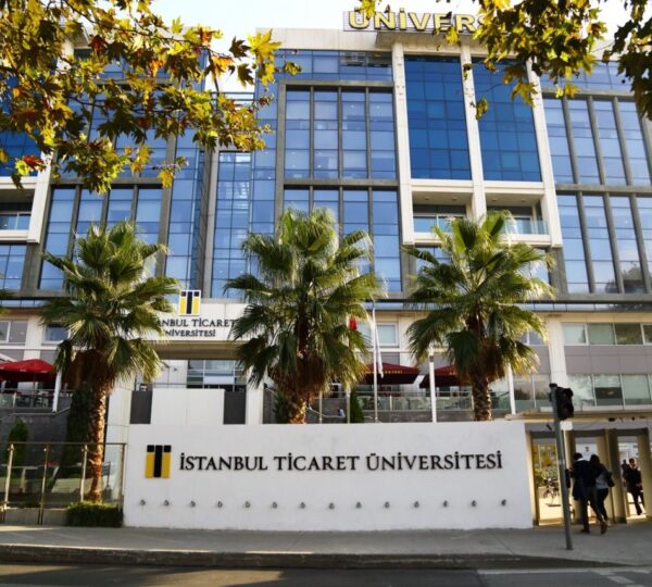 جامعة اسطنبول التجارية