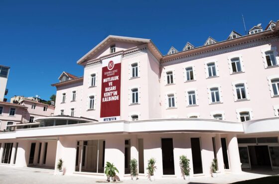 جامعة اسطنبول كينت